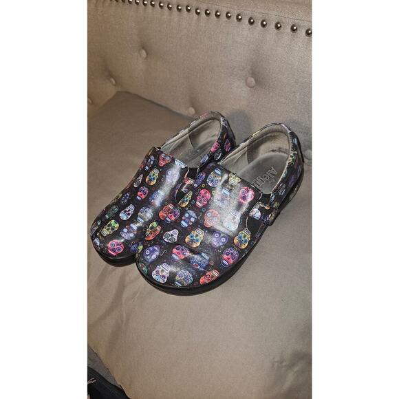 Alegria Keli Sugar Skulls Slip On Leather Shoes Women Sz 38 US 8/8.5 Nurse - Picture 1 of 6
